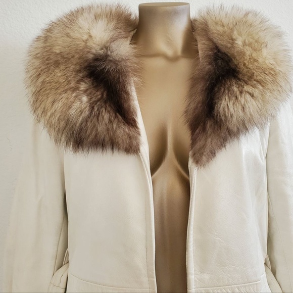 Long leather white coat with genuine fur collar - Picture 7 of 7